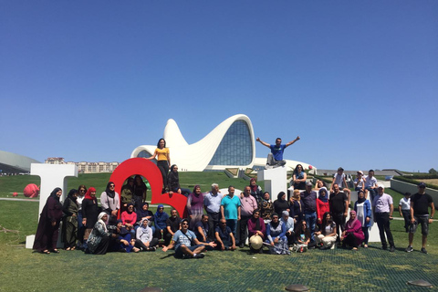 Bakú: tour histórico y moderno de BakúBakú: recorrido en grupo histórico y moderno de Bakú