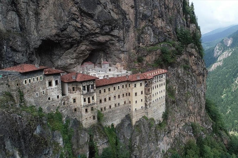 Trabzon: excursión de un día al monasterio de Sumela con almuerzo