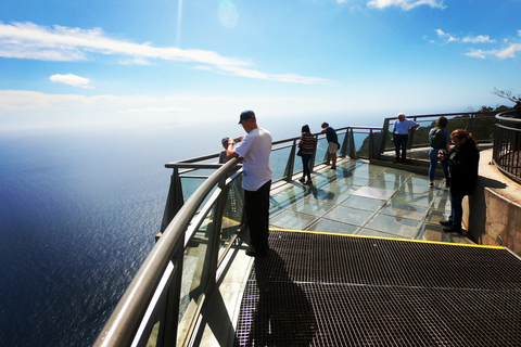 Excursão particular de meio dia ao leste ou oeste da Madeira em jipe abertoExcursão privada de meio dia a leste ou oeste da Madeira em jipe aberto