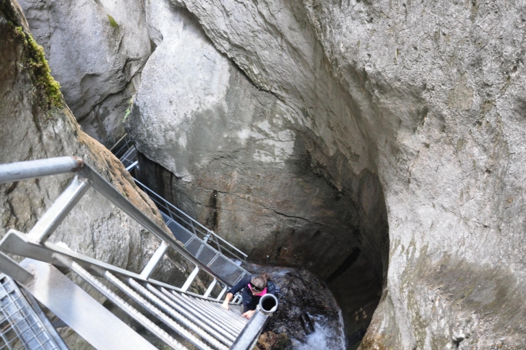 Brasov: Excursión de un día a un pequeño grupo de 7 Ladders CanyonBrasov: viaje privado al cañón de 7 escaleras para grupos pequeños en inglés