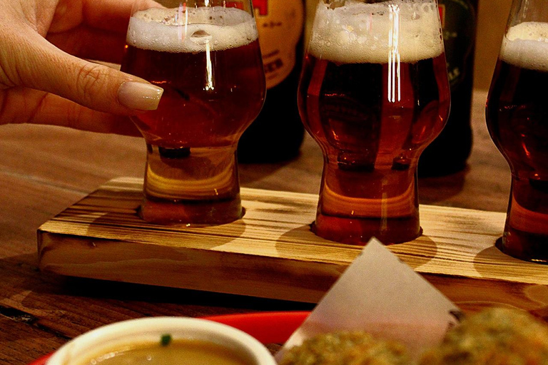 Glasgow: Beer Flight with a Haggis Taster in a Glasgow pub