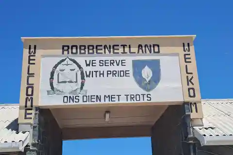 Cape Town: Robben Island & Table Mountain Cable Car Day Trip