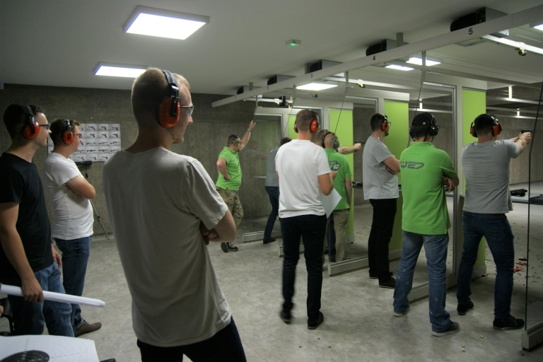 Varsovia: experiencia de campo de tiro bajo techoVarsovia: Campo de tiro bajo techo - Solo reserva