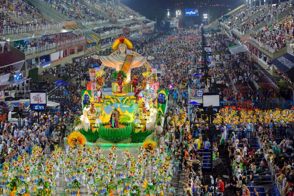 EXCURSÃO DE 1 DIA - Rio Carnaval 2022: Desfile das Escolas de Samba com Traslado