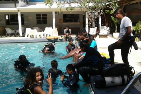 Tamarin Bay: Beginners Scuba Diving Experience