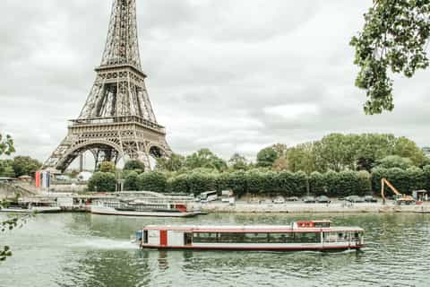 Paris: Italian Dinner Cruise on the River Seine