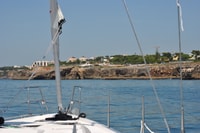 Cascais, Tour in barca a vela con drink - Hizvo