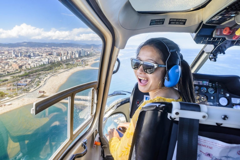 Barcelona: Helicopter, Walking, and Sailing 360º City Tour