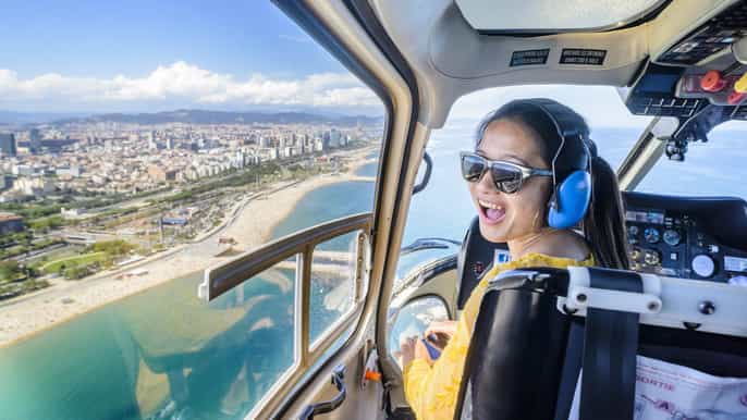 barcelona helicopter walking and sailing 360º city tour