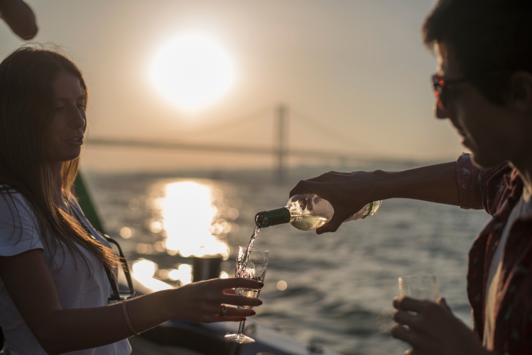 Lisbon: 1 or 2-Hour Tagus River Boat Cruise Private 2-Hour Cruise