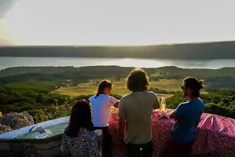 Apero Sunset over the lake: Guided electric scooter rides