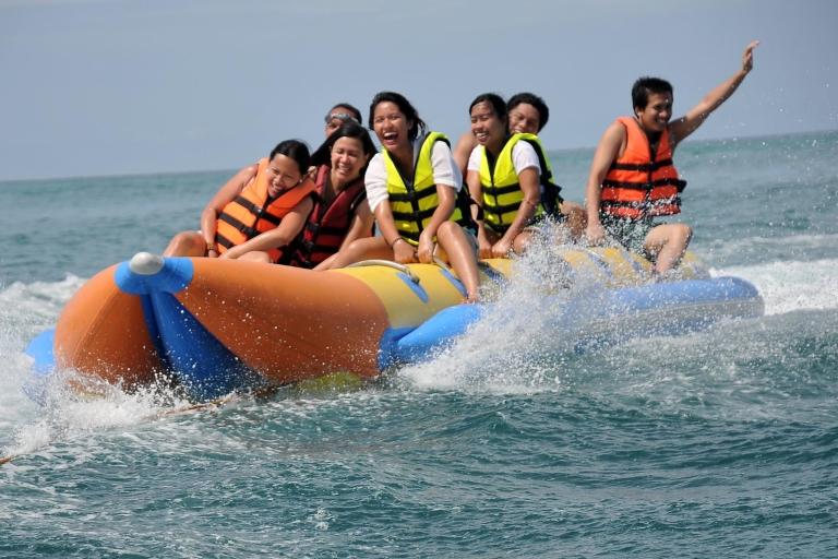 Boracay: Aufblasbare Bananen- oder Drachenbootfahrt2 Fahrten mit einem aufblasbaren Bananen- oder Drachenboot