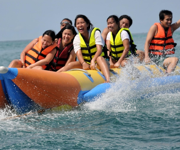 Boracay: Inflatable Banana or Dragon Boat Ride