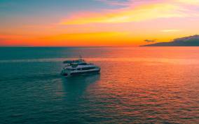 Maui: Sunset Catamaran Cruise with Dinner and Drinks