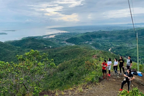 Puerto Princesa: Trek privé au lever du soleil au mont. MagarwakSunrise Trek avec déjeuner à la plage de Nagtabon