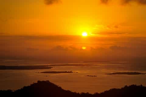 Puerto Princesa: Private Sunrise Trek at Mt. Magarwak