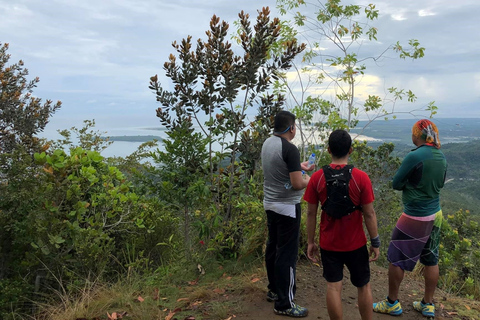 Puerto Princesa: Private Sonnenaufgangswanderung am Berg MagarwakSonnenaufgangswanderung mit Mittagessen am Nagtabon Strand