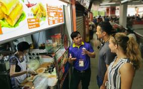 Small Group Tour: Michelin and Local Hawker Food Tour