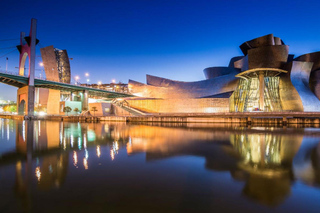 Bilbao: Guggenheim VIP Experience. Small Group. Expert Guide