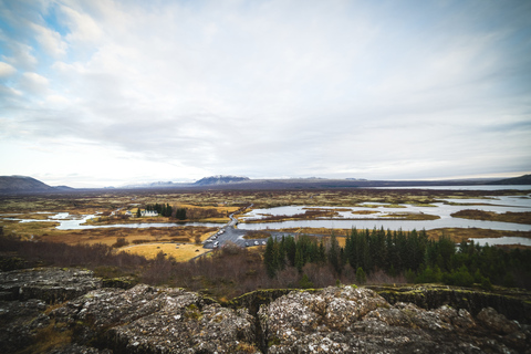 Vanuit Reykjavik: avontuur Gouden Cirkel en LavagrottenVanuit Reykjavik: dagtrip Gouden Cirkel en Lavagrotten