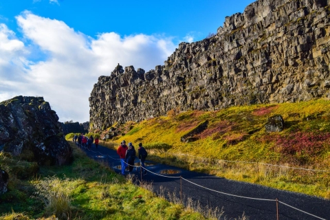 Z Reykjaviku: Złoty Krąg i przygoda w jaskiniach lawowychZ Reykjaviku: całodniowa wycieczka po Złotym Kręgu i jaskiniach lawowych