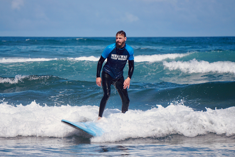 Auckland : Leçon de surf en groupe avec l&#039;école de surf Muriwai