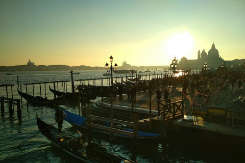 Venezia: Tour a piedi per piccoli gruppi fuori dai sentieri battutiVenezia: tour a piedi delle attrazioni per piccoli gruppi