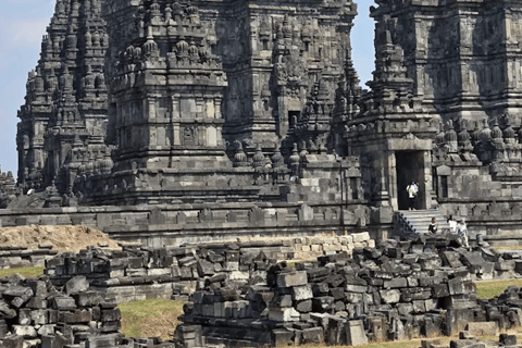 Yogyakarta: Transfer &amp; Tour Borobudur und Prambanan Tempel