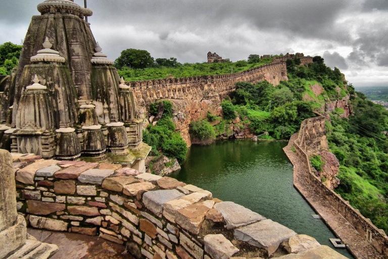 Udaipur: Fortaleza Chittorgarh sin colas y complementos opcionales