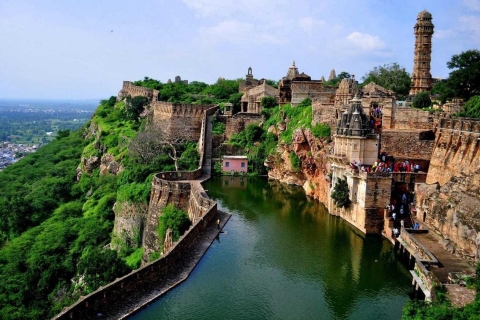 Udaipur: Fortaleza Chittorgarh sin colas y complementos opcionales