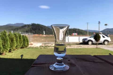 Brasov: Guided Distillery Day Trip to Rasnov