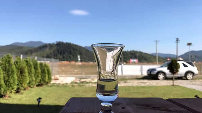 brasov gita di un giorno alla distilleria guidata a rasnov