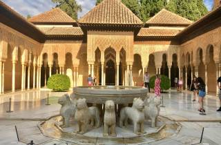 Alhambra: Führung mit Einlass ohne Anstehen