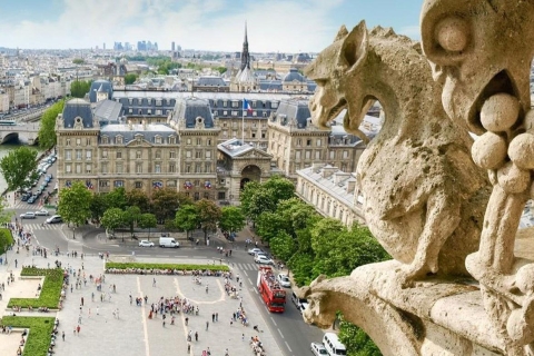 Private Treasure Hunt around Notre Dame for Families & Kids
