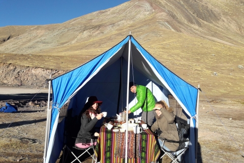 Cusco: Premium Regenbogenberg und Rotes Tal TourAb Cusco: Morgenwanderung zum Regenbogenberg Vinicunca