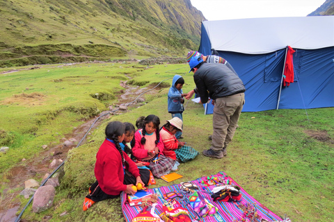 Cusco: 4-tägiger Lares-Treck zum Machu Pichu mit Panoramazug