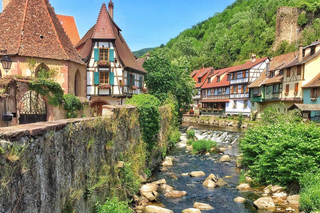 From Strasbourg: Medieval Villages & Wine Tasting Day Trip