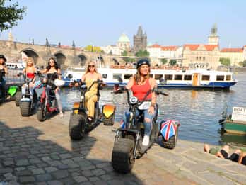 Prag: 2 Stunden Stadtrundfahrt per Harley E-Trike mit Guide Prag: 2 Stunden Stadtrundfahrt per Harley E-Trike mit Guide