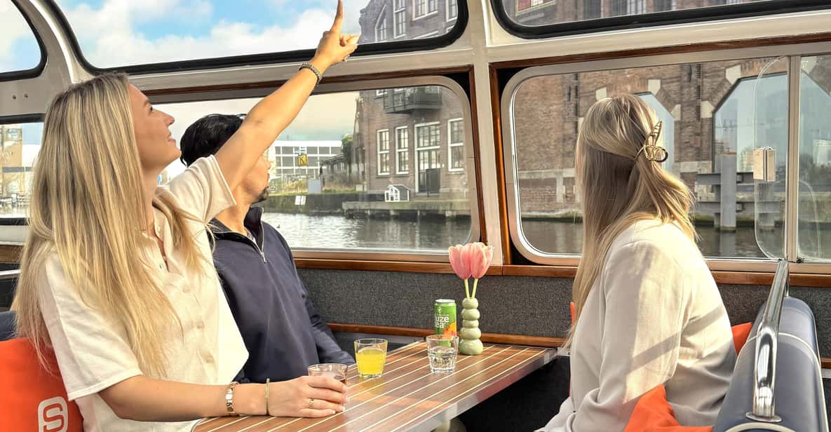 Impressie van Haarlem: schilderachtige grachtenrondvaart door de oude stad van Haarlem