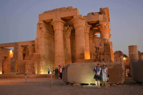 Louxor : Croisière commentée de 4 jours sur le Nil vers Assouan avec Abou Simbel et excursions