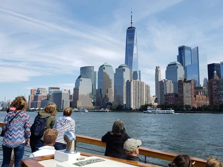 sailboat cruise around manhattan