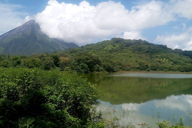 Von Granada: Ganztagesausflug zur Insel Ometepe