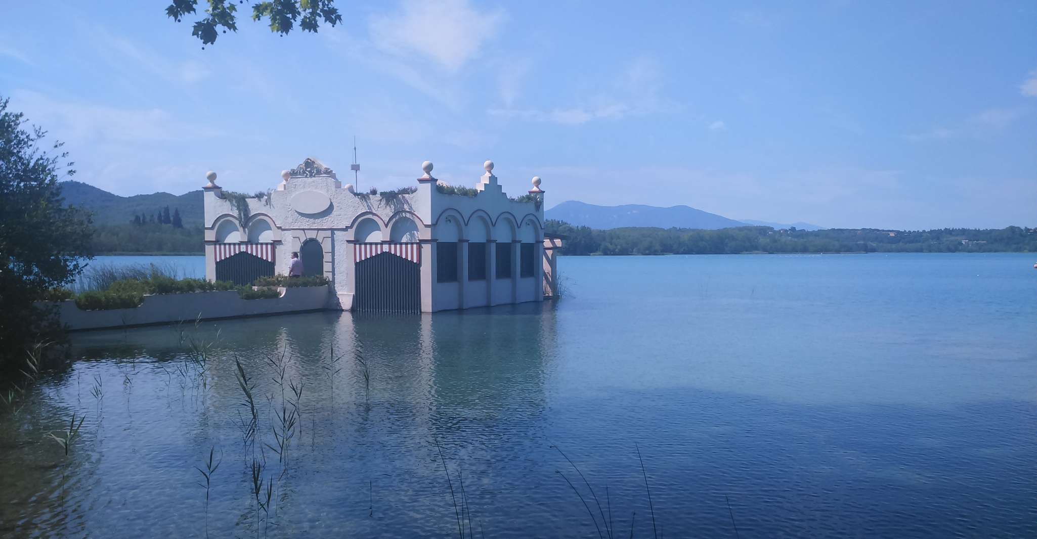 Girona, Volcano Area, Besalú, and Banyoles Lake Tour - Housity