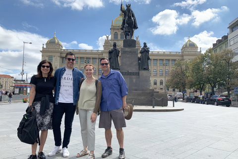 Tour de 3 horas por el Art Nouveau y la arquitectura cubista de PragaTour privado