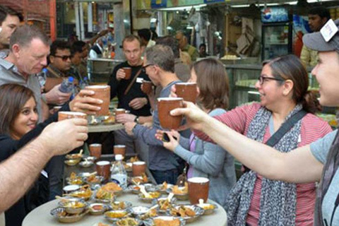 Delhi: Street Food Tour with local Guide Delhi: Street Food Tour with Guide, Transport, and Food