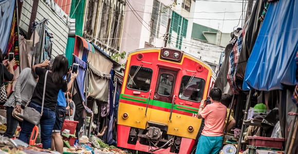 Bangkok: Damnoen Saduak, Zugmarkt und Mahanakhon Tagestour