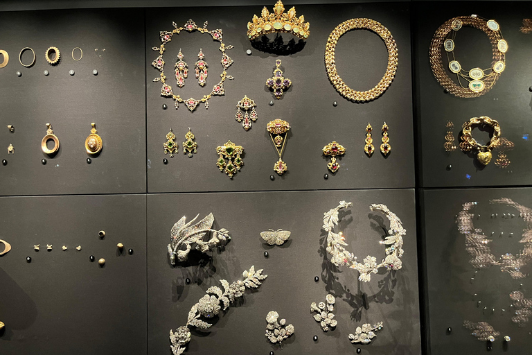 London: Victoria and Albert Museum Guided Tour
