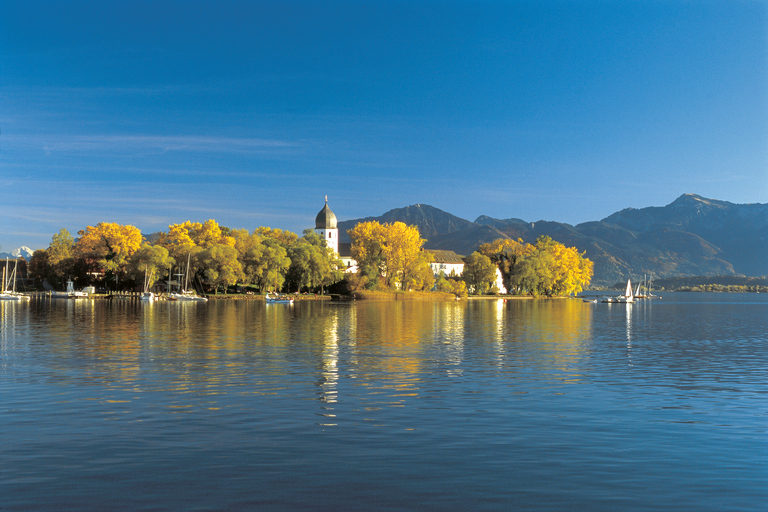 Från München: Dagsutflykt med slottet Herrenchiemsee och båtturFrån München: Dagstur till slottet Herrenchiemsee och båtutflykt