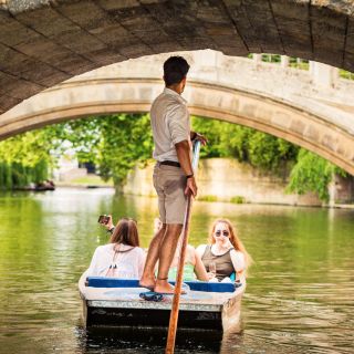 Punting in Cambridge Shared Tour