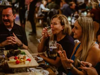 Munich: Beer and Food Tour with Dinner & Oktoberfest Museum
